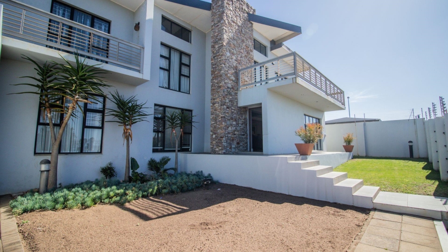 6 Bedroom Property for Sale in Gonubie Eastern Cape
